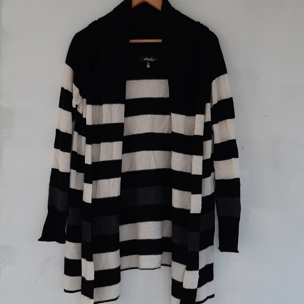 NWT Saks Fifth Avenue %100 Cashmere  Cardigan